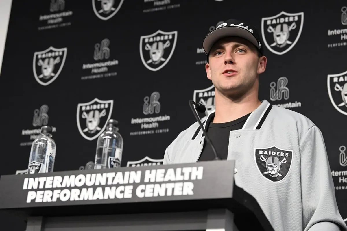 Raiders sign first-round pick Brock Bowers, others