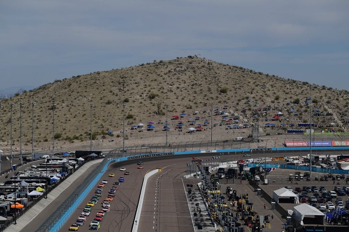Toss-the-trophy trend alive as NASCAR jumps to Phoenix