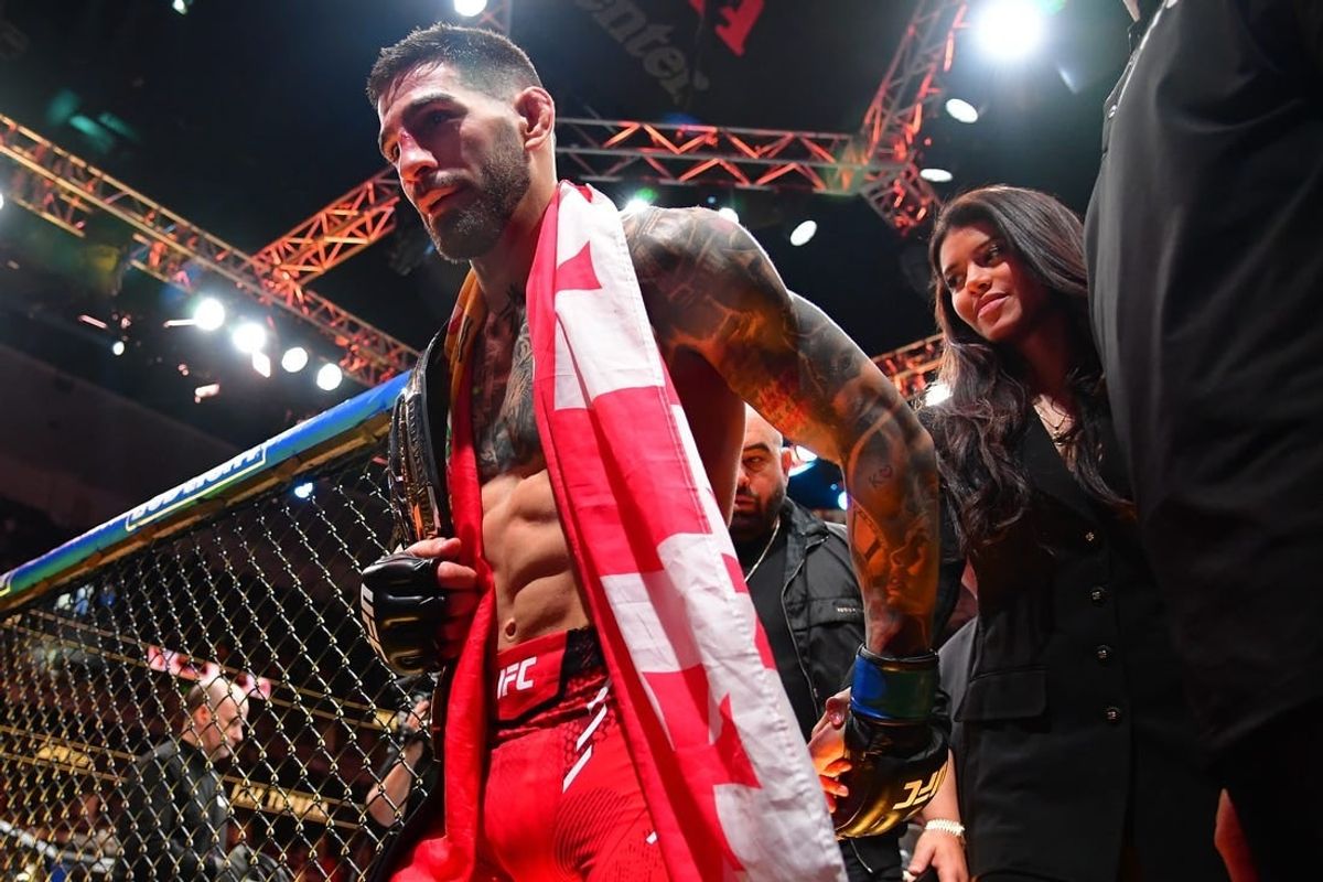 Ilia Topuria secures featherweight title at UFC 298